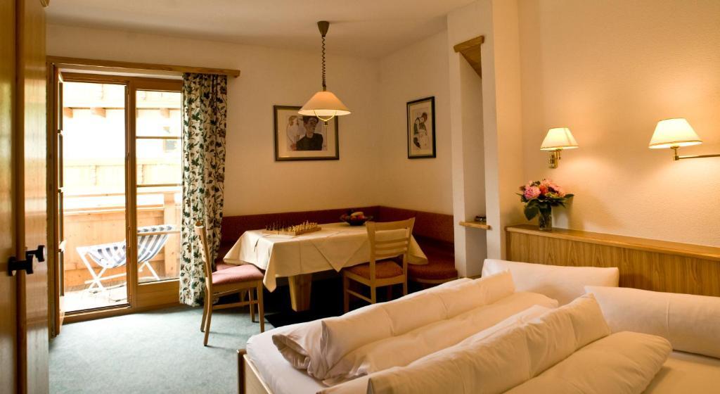 Hotel Lukas Fiss Exterior foto
